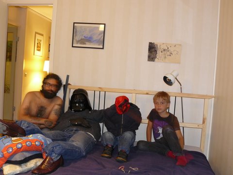 Jorge e seu filho Noah - entre eles, os mojos O Boneco e A Criança