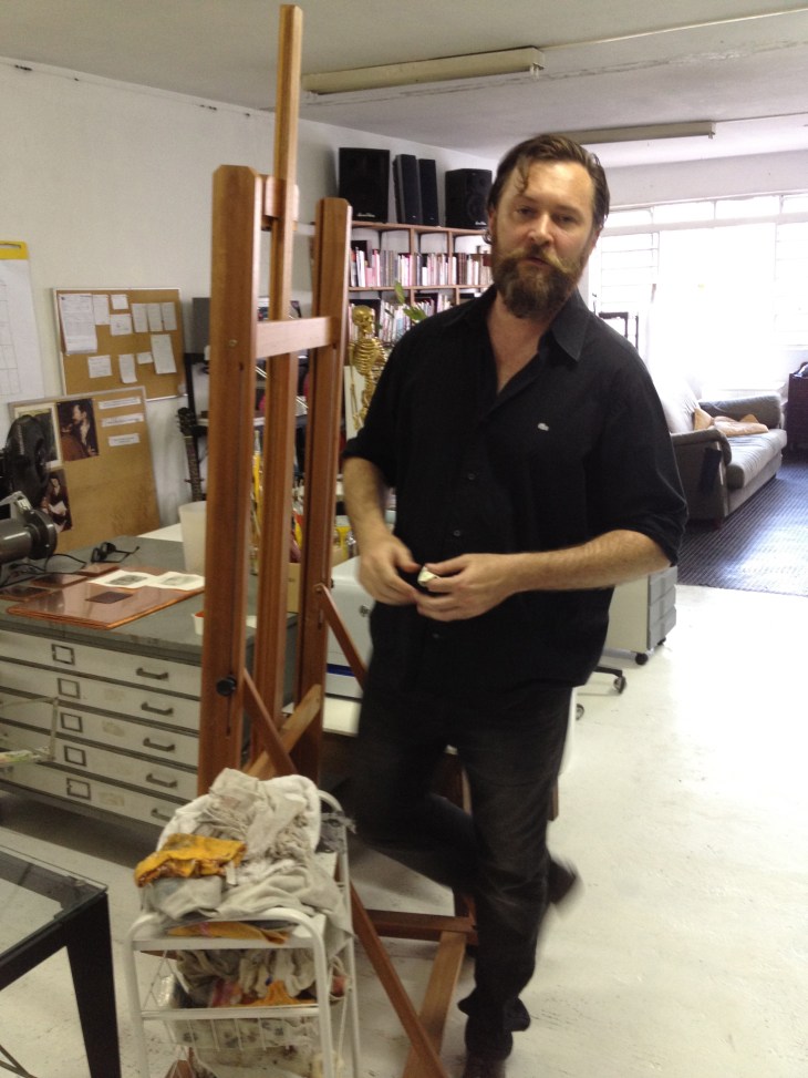 Zed Nesti em seu ateliê na Santa Cecília