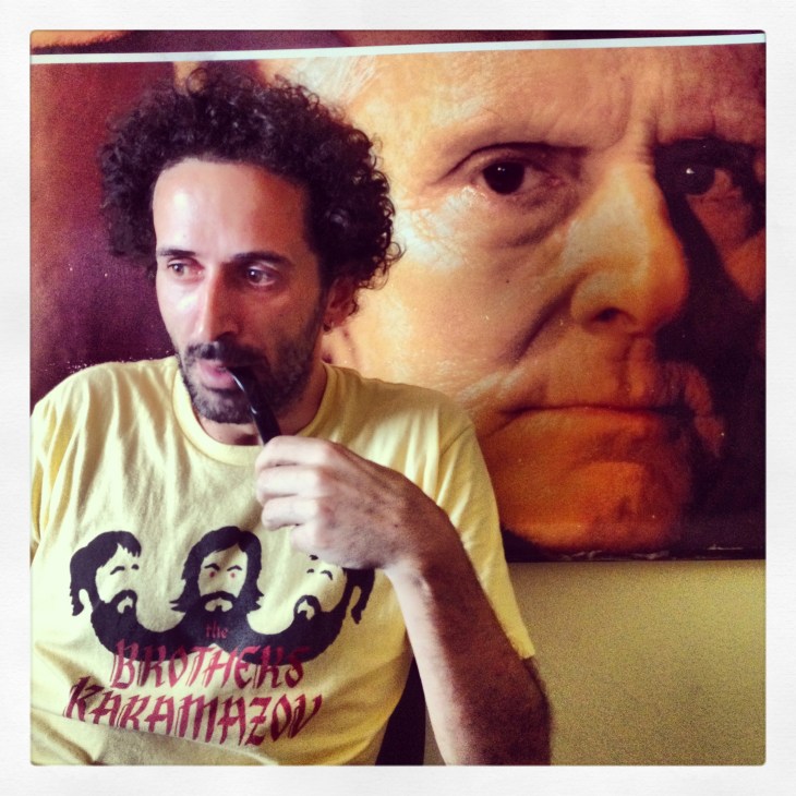 Changuito à frente de seu ídolo Cesariny