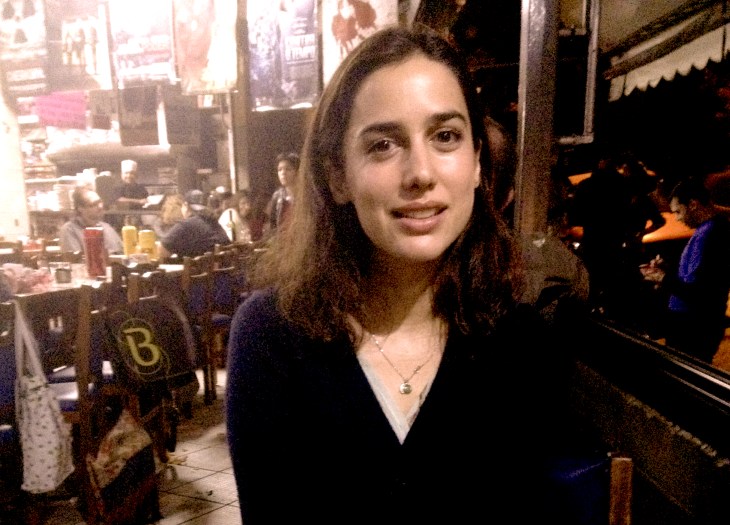 Lila pede uma Coca com gelo e limão na Merça