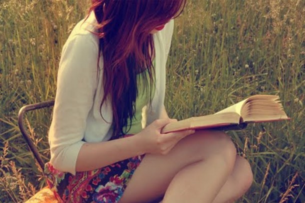 Chica leyendo